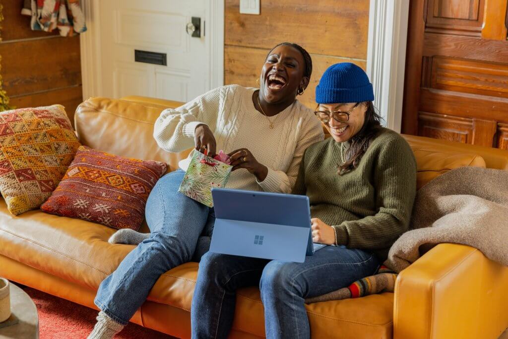 couple doing amazon shopping